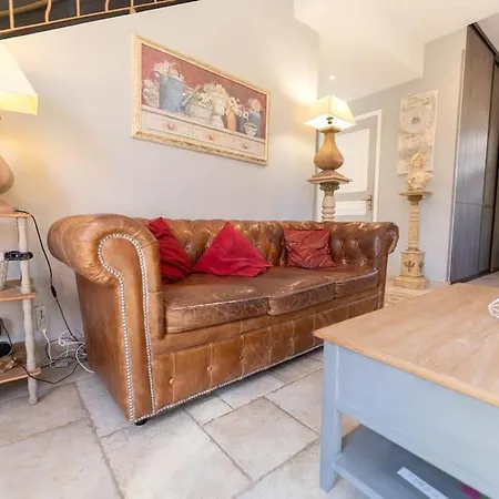 Magnifique Maison, Jardin, Jacuzzi, Parking