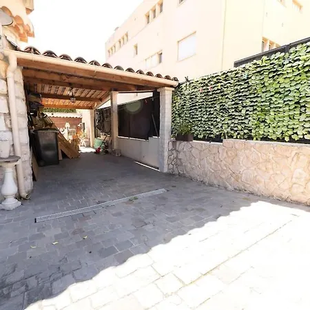Magnifique Maison, Jardin, Jacuzzi, Parking 호텔
