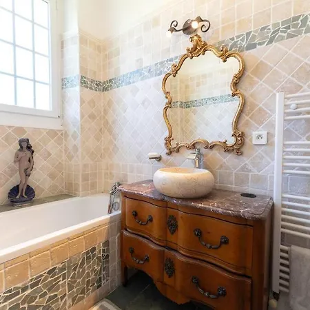 Magnifique Maison, Jardin, Jacuzzi, Parking 호텔