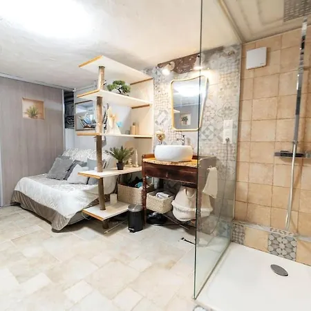Magnifique Maison, Jardin, Jacuzzi, Parking Hotel 4*