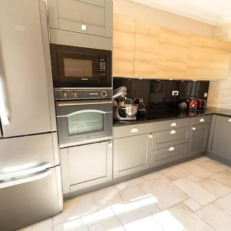 Magnifique Maison, Jardin, Jacuzzi, Parking Hotel
